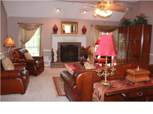 121 Falcon Ridge Drive Raymond, MS 39154 - Photo 9 of 47 Great Room