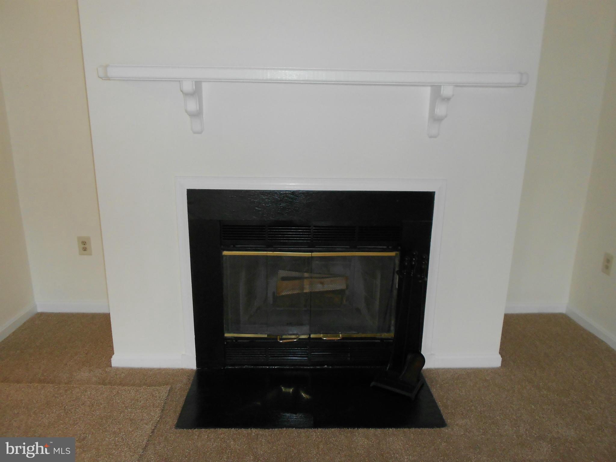8503 Falls Run Road, Unit F Ellicott City, MD 21043 - Photo 12 of 30 Living Room