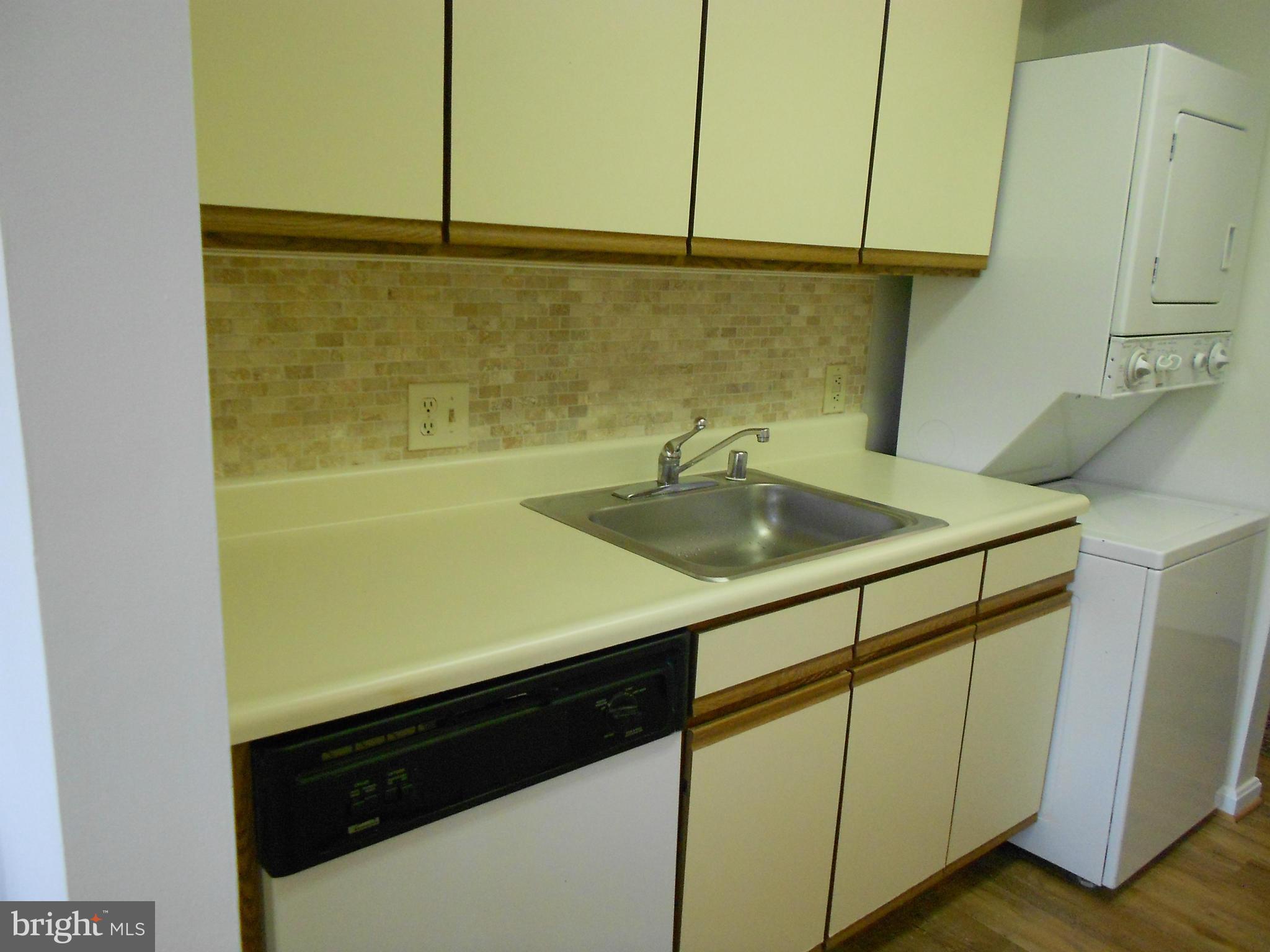 8503 Falls Run Road, Unit F Ellicott City, MD 21043 - Photo 4 of 30 Kitchen