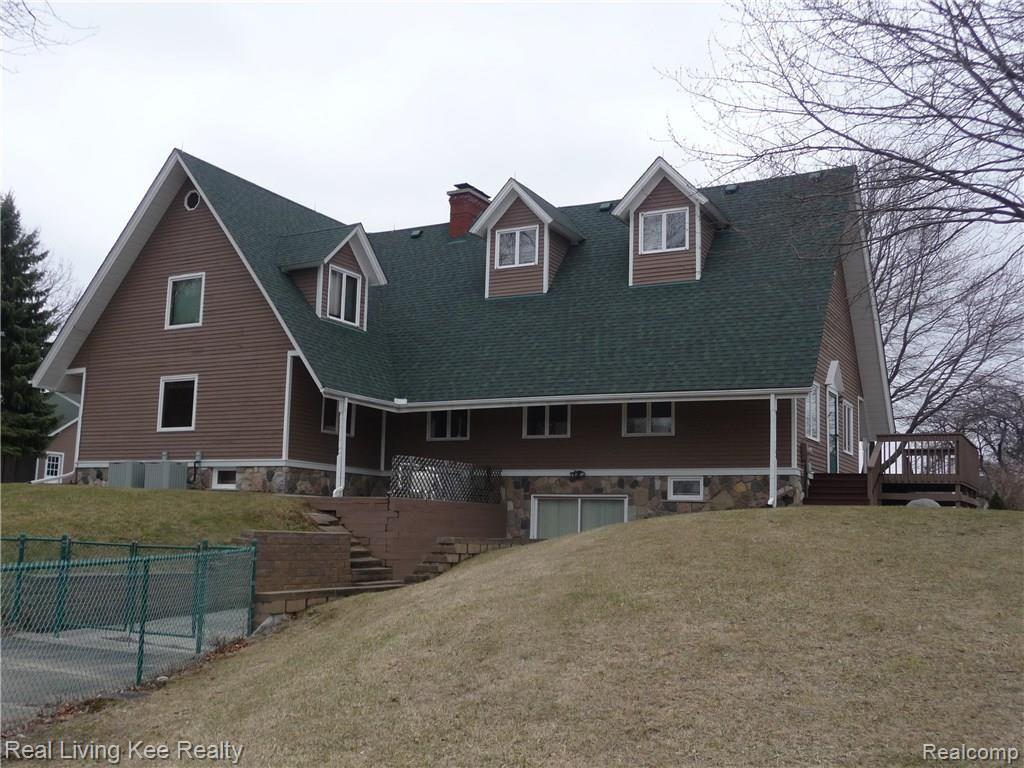 7207 28 Mile Road Washington, MI 48094 - Photo 25 of 35 Hilly ravine and walkways to pool area entrance