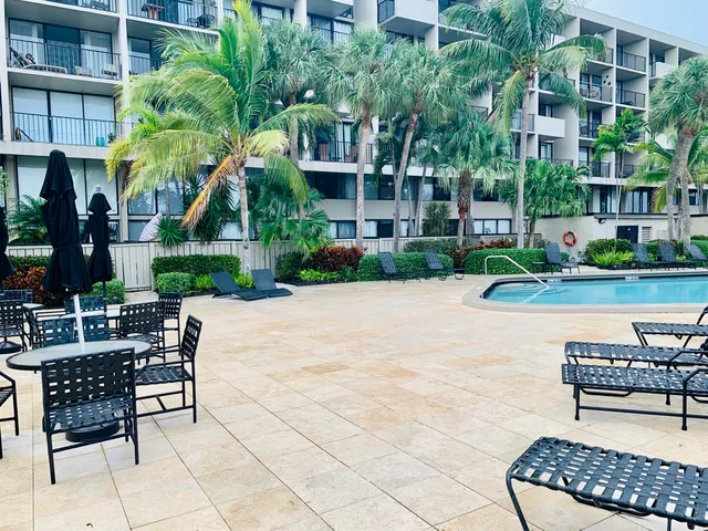 a view of a entryway of the house