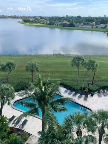 $2,000 | 1830 Embassy Drive, Unit 412, West Palm Beach, FL 33401