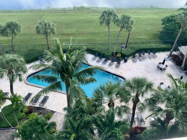 $2,000 | 1830 Embassy Drive, Unit 412, West Palm Beach, FL 33401