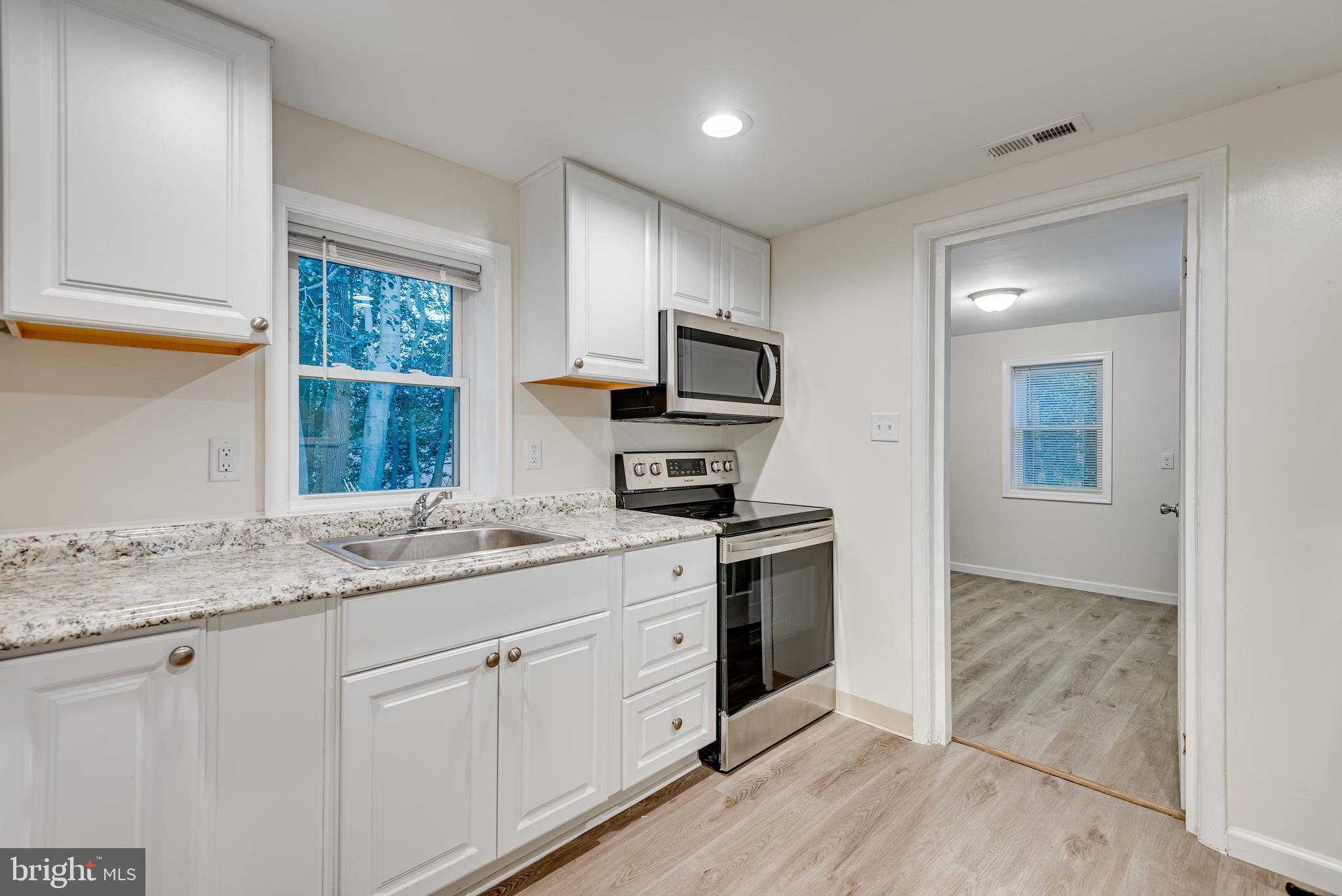 1558 Bay Head Road Annapolis, MD 21409 - Photo 11 of 33 Kitchen