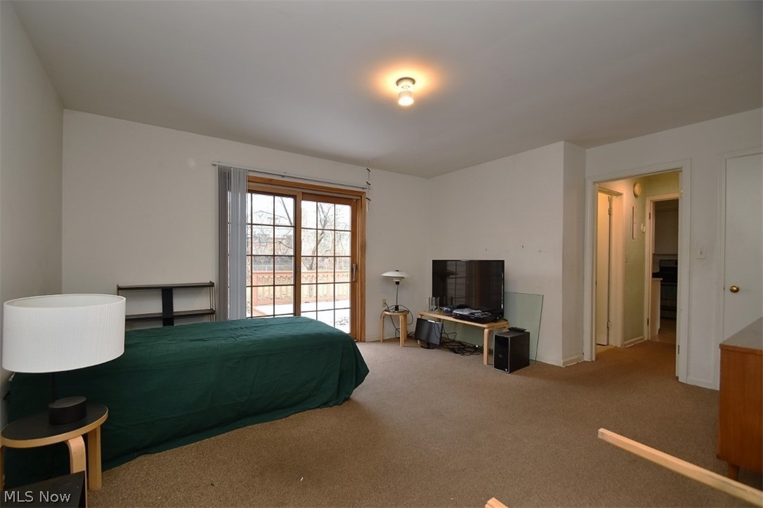 14325 Drexmore Road Cleveland, OH 44120 - Photo 10 of 18 First floor bedroom with access to first floor full bath.