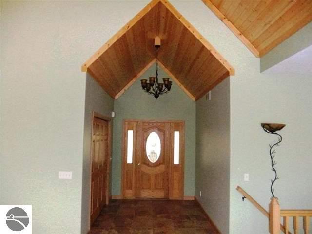 1661 East Kasson Road Maple City, MI 49664 - Photo 5 of 25 1731281-4.JPG
