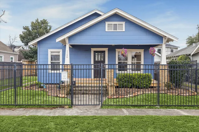 $525,000 | 1124 Dunbar Street, Houston, TX 77009