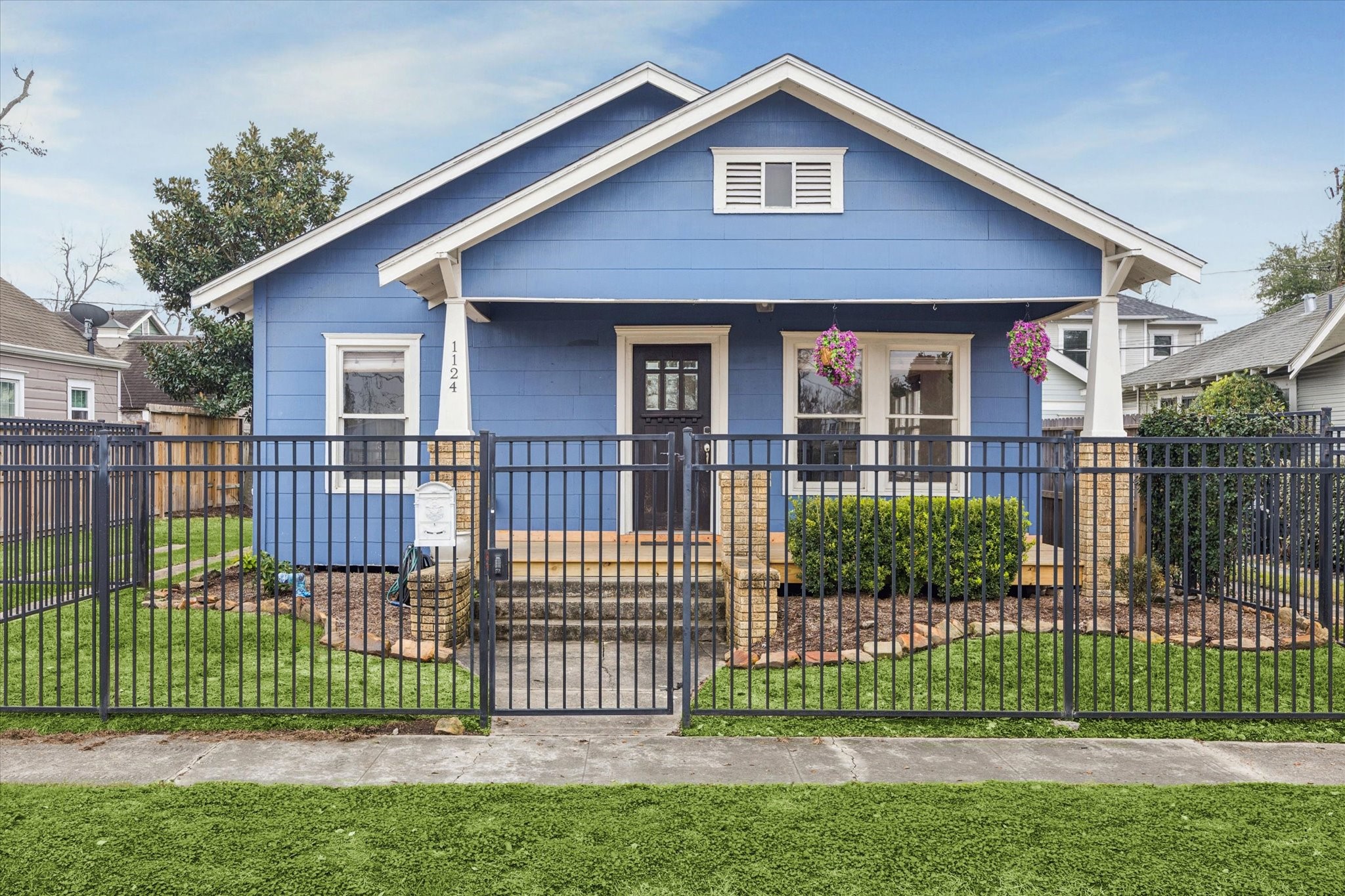 1124 Dunbar Street Houston, TX 77009 - Photo 1 of 21 Welcome to 1124 Dunbar! A historic bungalow in North Norhill!