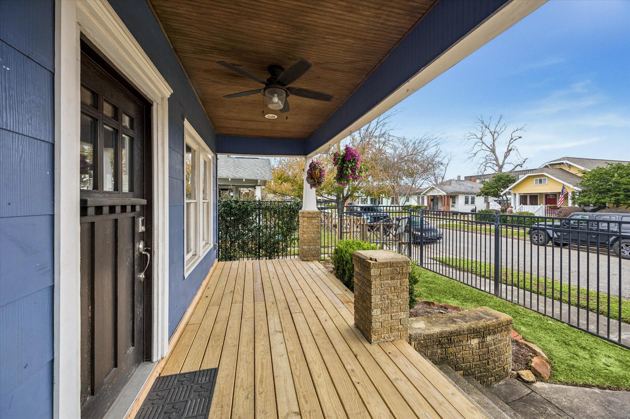 1124 Dunbar Street Houston, TX 77009 - Photo 3 of 21 An amazing front porch welcomes you to the property