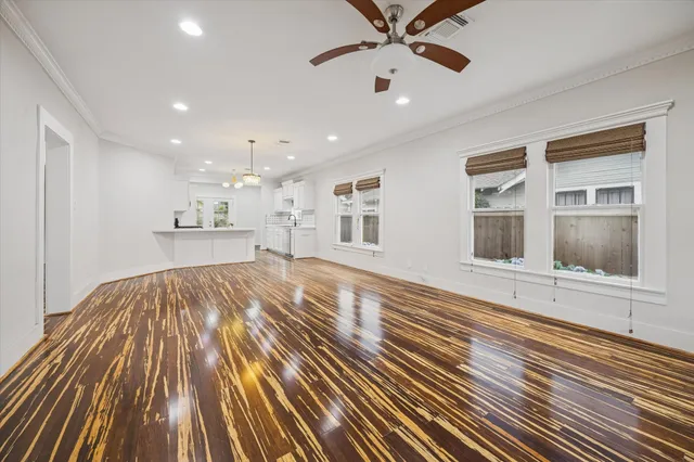 $525,000 | 1124 Dunbar Street, Houston, TX 77009