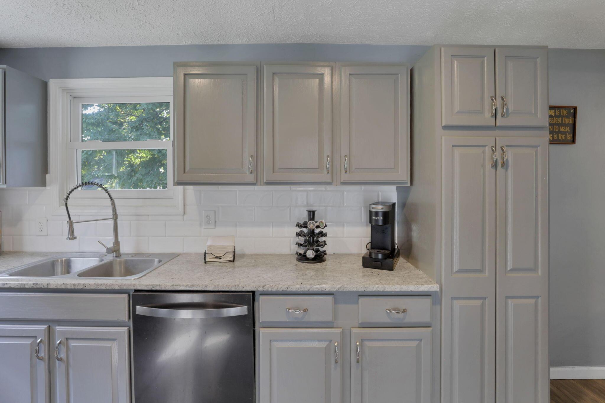 930 Hibbs Road Grove City, OH 43123 - Photo 12 of 45 Kitchen