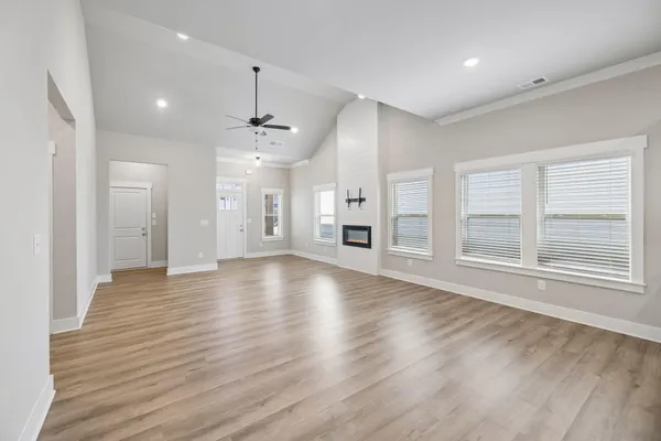 $2,350 | 2085 Firelight Way, Ooltewah, TN 37363