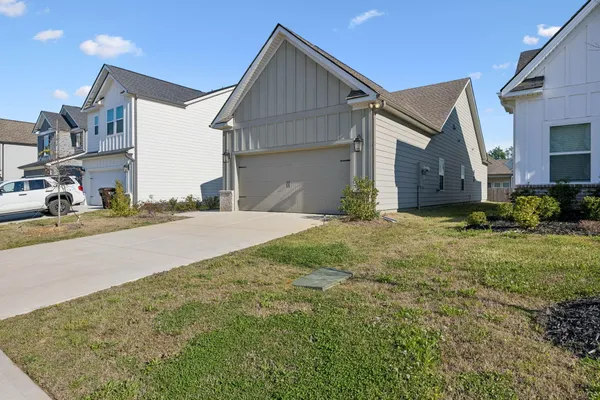 $2,350 | 2085 Firelight Way, Ooltewah, TN 37363