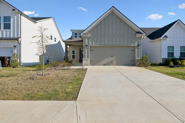 $2,350 | 2085 Firelight Way, Ooltewah, TN 37363