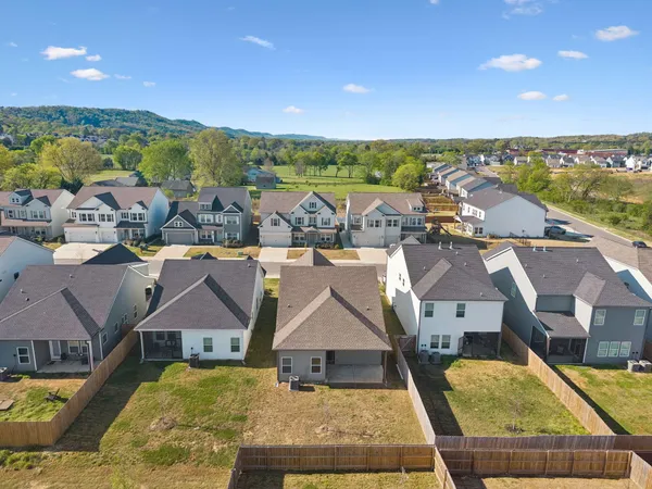 $2,350 | 2085 Firelight Way, Ooltewah, TN 37363