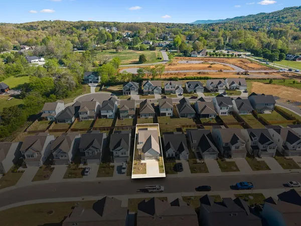 $2,350 | 2085 Firelight Way, Ooltewah, TN 37363