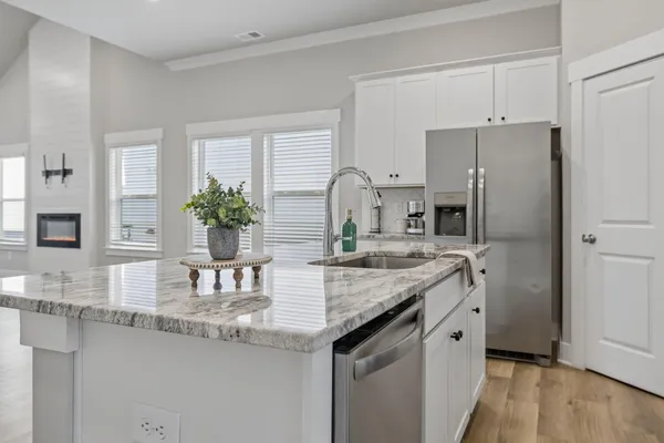 $2,350 | 2085 Firelight Way, Ooltewah, TN 37363