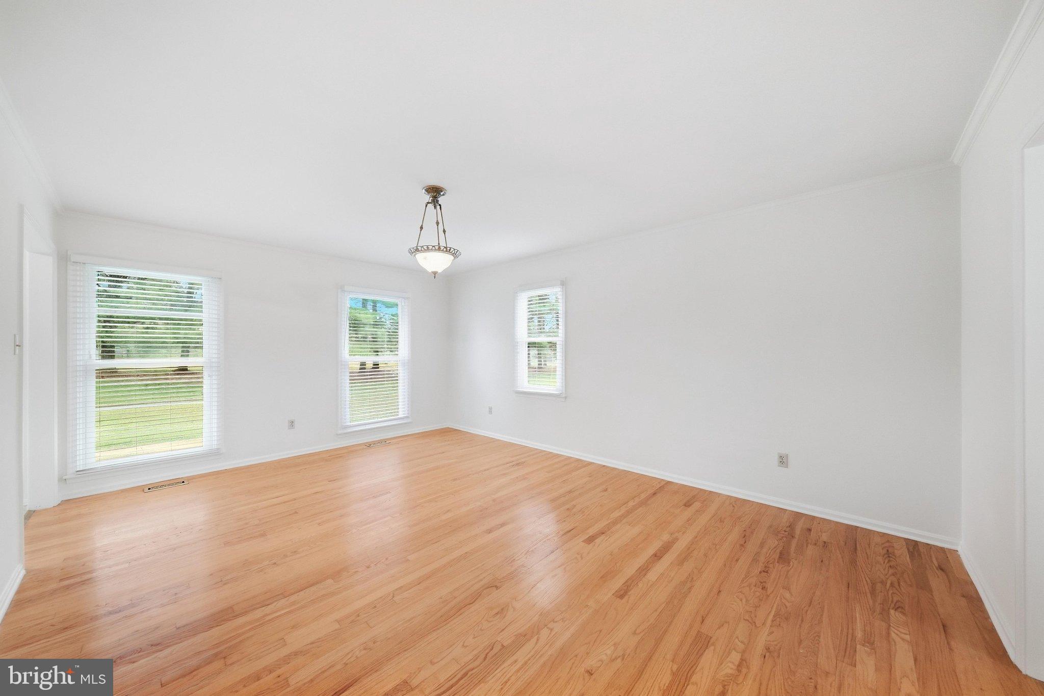 1052 Ridge Road Mount Airy, MD 21771 - Photo 5 of 62 Living Room