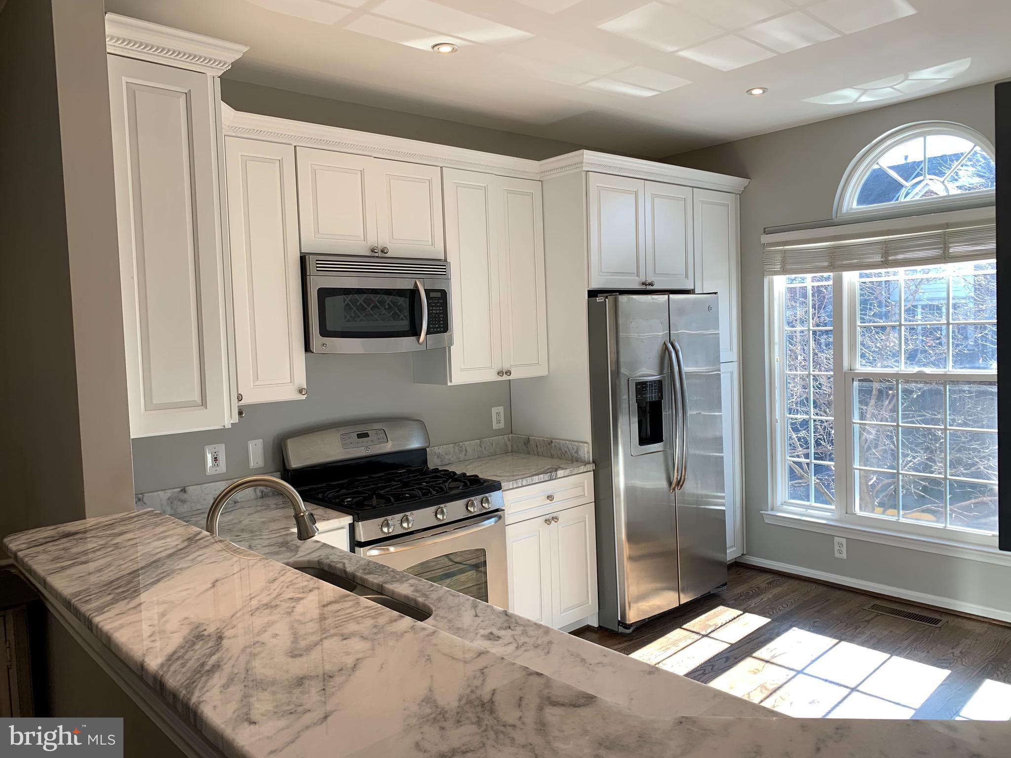 12016 Edgemere Circle Reston, VA 20190 - Photo 8 of 17 Gallery Image 8