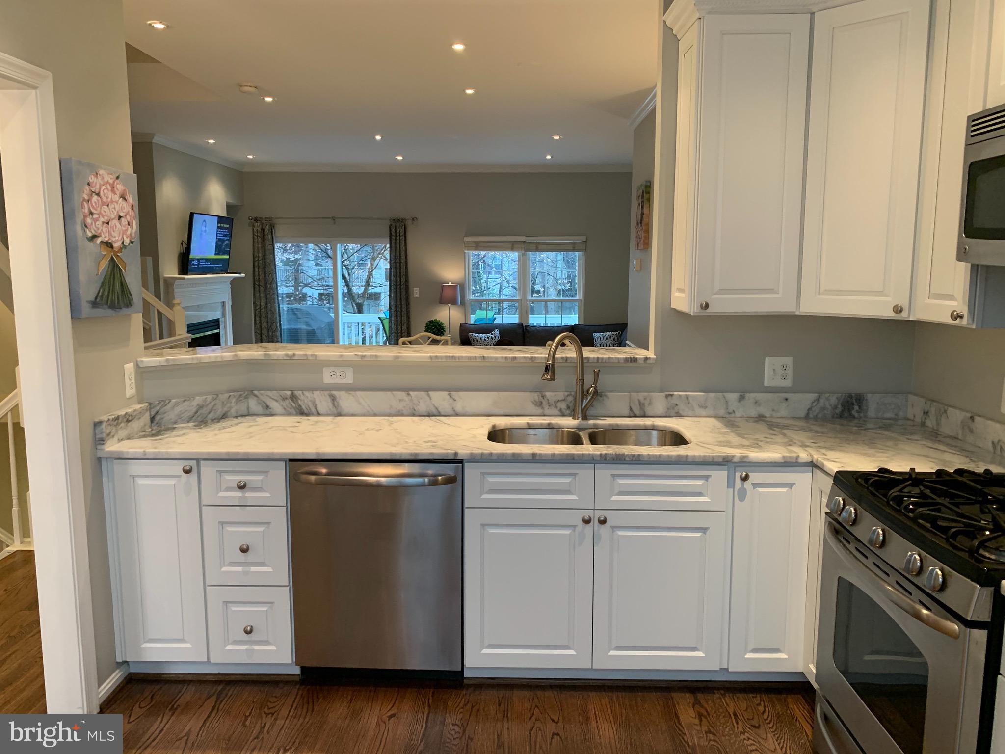 12016 Edgemere Circle Reston, VA 20190 - Photo 10 of 17 Gallery Image 10
