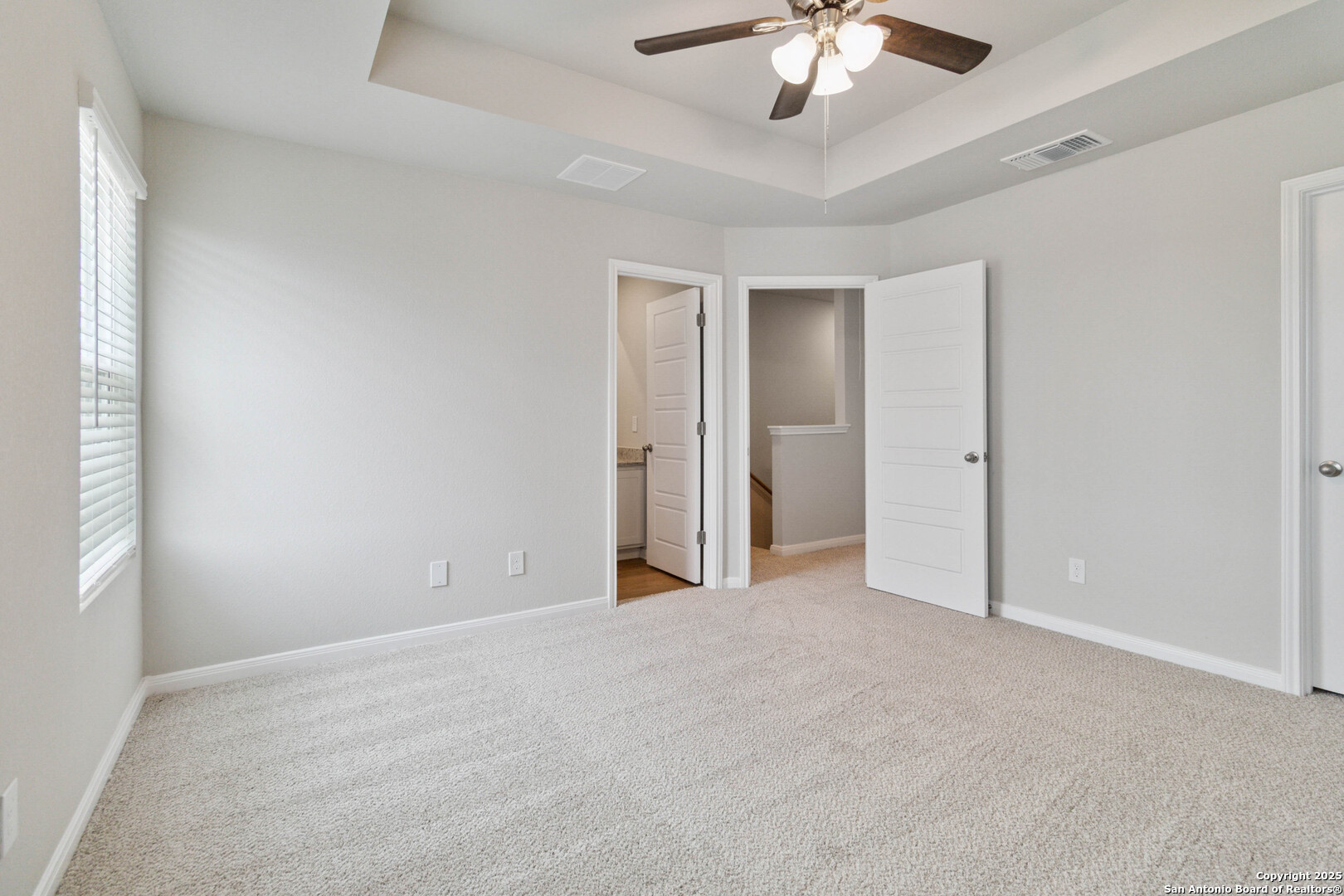 5406 Devils Gate Converse, TX 78109 - Photo 16 of 28 an empty room with a ceiling fan and a window