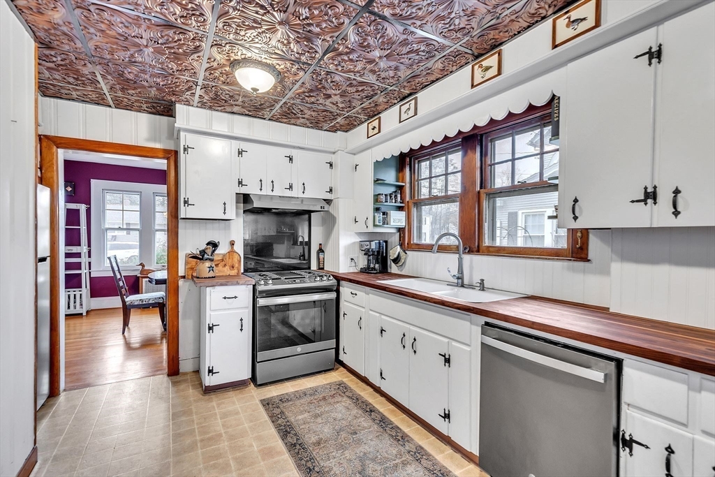 32 Reed Street Agawam, MA 01001 - Photo 12 of 26 Gallery Image 12