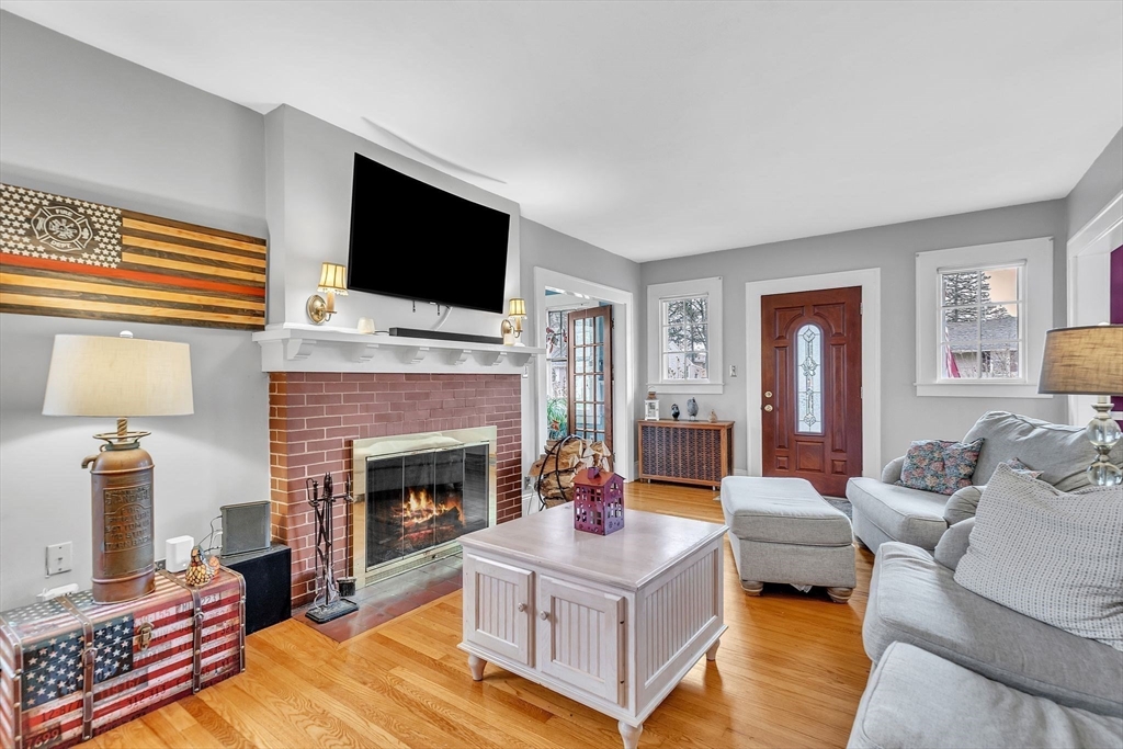 32 Reed Street Agawam, MA 01001 - Photo 4 of 26 Gallery Image 4