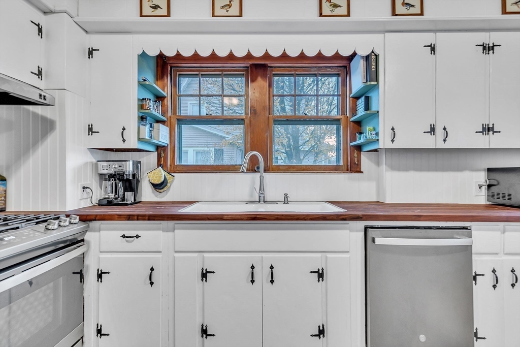 32 Reed Street Agawam, MA 01001 - Photo 9 of 26 Gallery Image 9