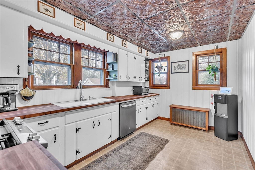 32 Reed Street Agawam, MA 01001 - Photo 10 of 26 Gallery Image 10