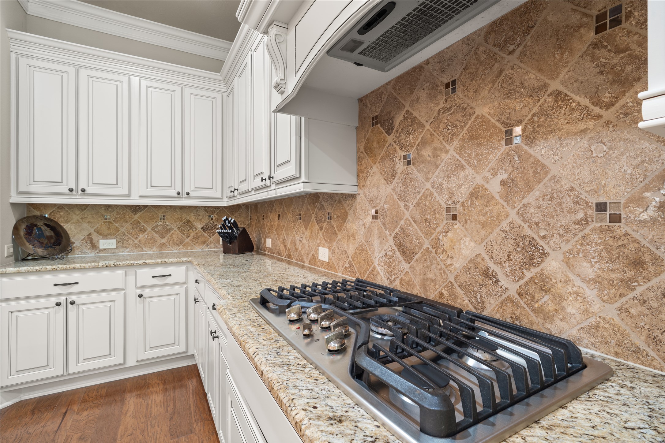 19813 Cullen Ridge Drive Porter, TX 77365 - Photo 13 of 44 A sleek five-burner gas stovetop complemented by luxurious granite countertops and custom cabinetry are perfect for gourmet cooking enthusiasts.