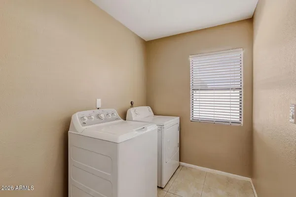 $2,200 | 3214 East Siesta Lane, Phoenix, AZ 85050