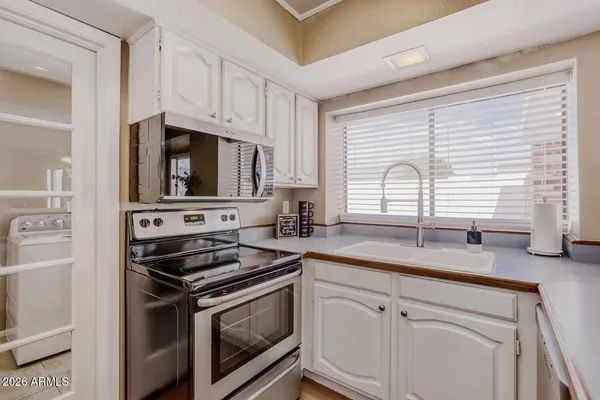 $2,300 | 3214 East Siesta Lane, Phoenix, AZ 85050