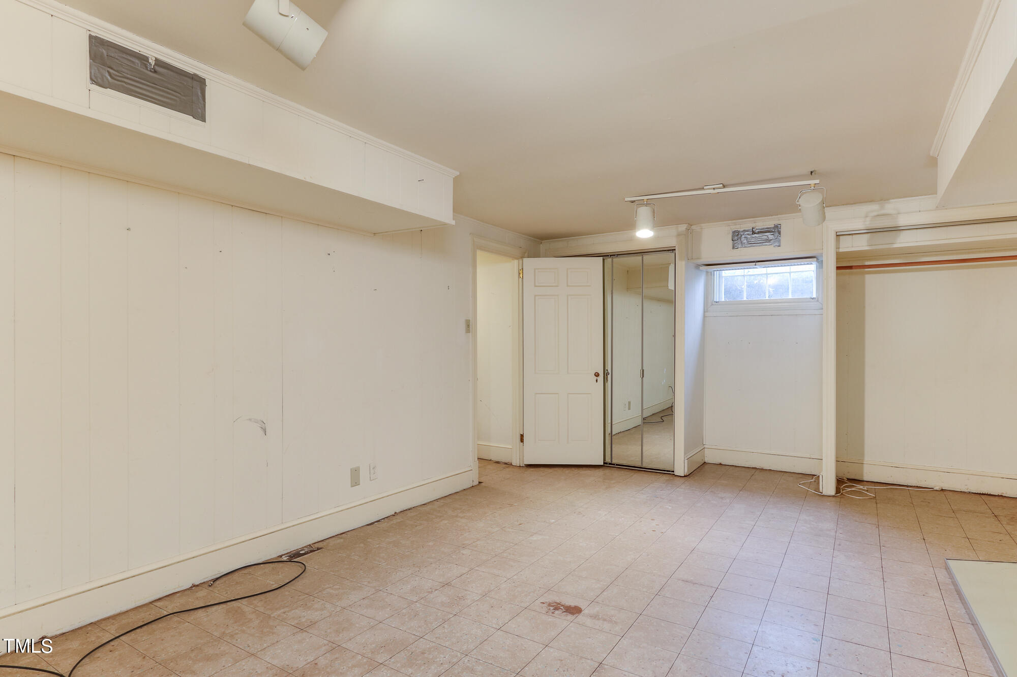 3231 Sussex Road Raleigh, NC 27607 - Photo 27 of 33 a view of an empty room