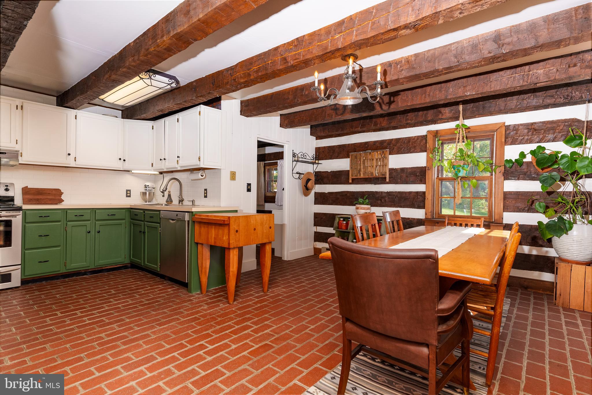 643 East Reeceville Road Coatesville, PA 19320 - Photo 6 of 28 Kitchen/Dining Room