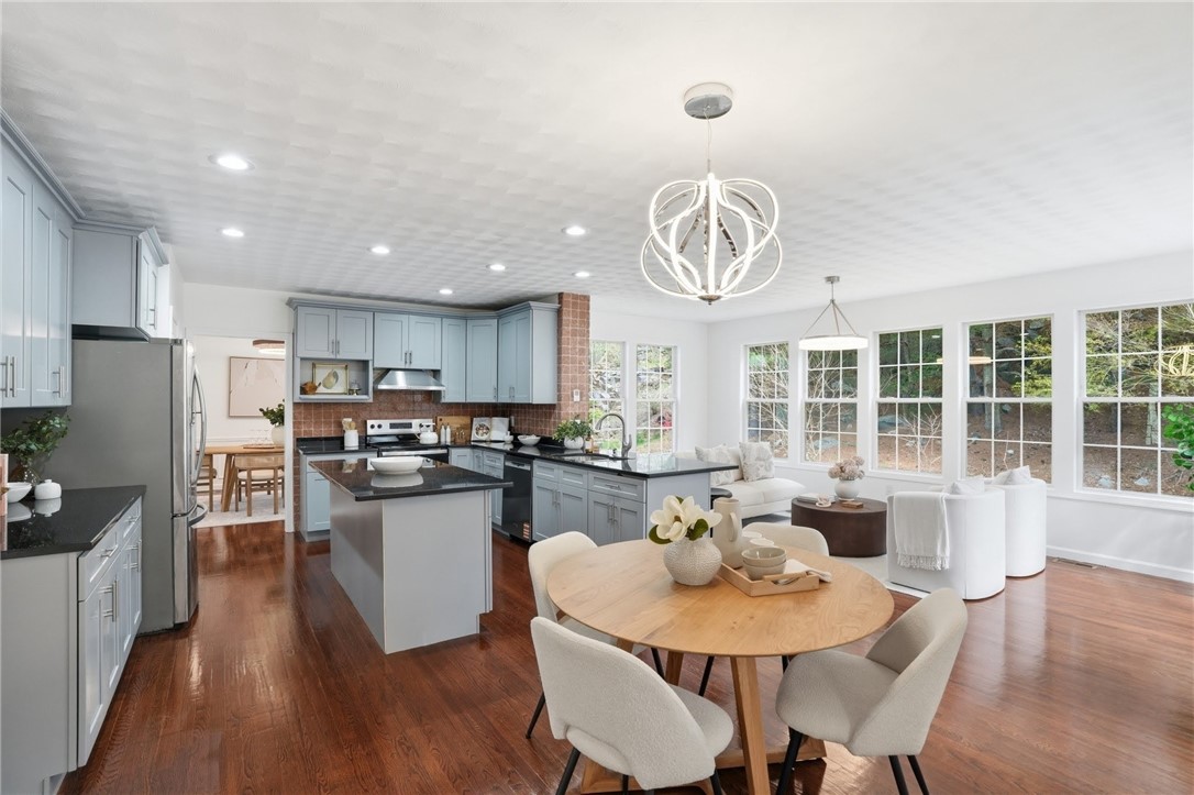 94 Castle Rocks Road Warwick, RI 02886 - Photo 13 of 32