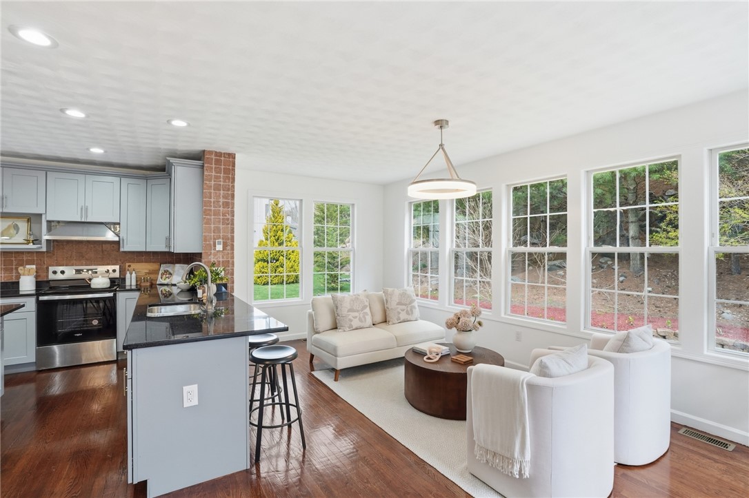 94 Castle Rocks Road Warwick, RI 02886 - Photo 14 of 32