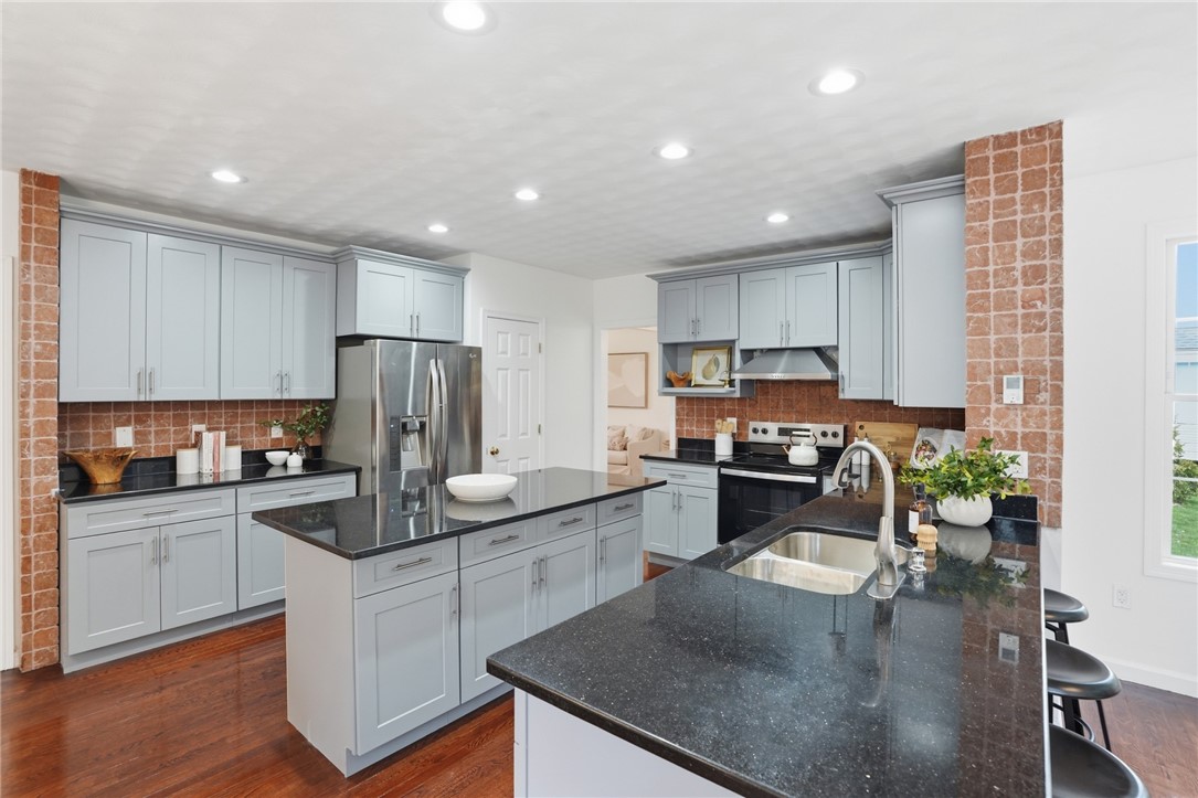 94 Castle Rocks Road Warwick, RI 02886 - Photo 17 of 32