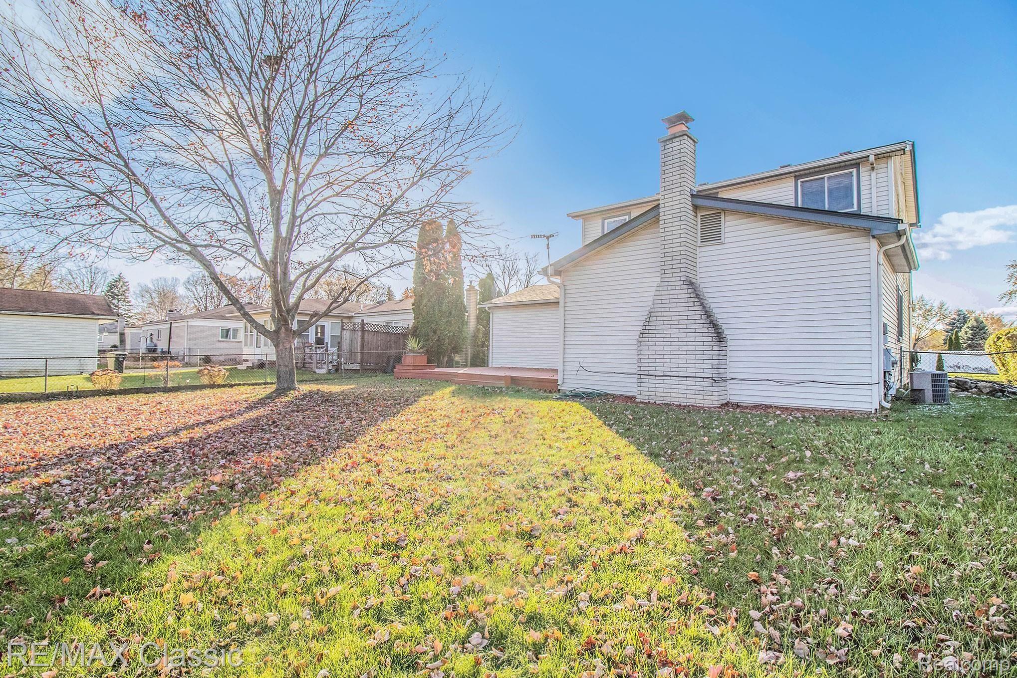 835 Meadowlake Road Canton, MI 48188 - Photo 10 of 34 IMG_3816-.jpg