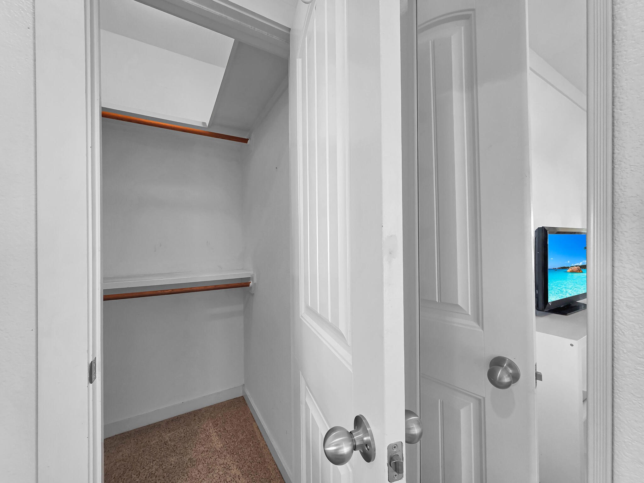 353 Atkinson Street Crystal Beach, TX 77650 - Photo 31 of 42 a view of small space