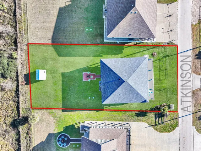 a view of an outdoor space and a yard