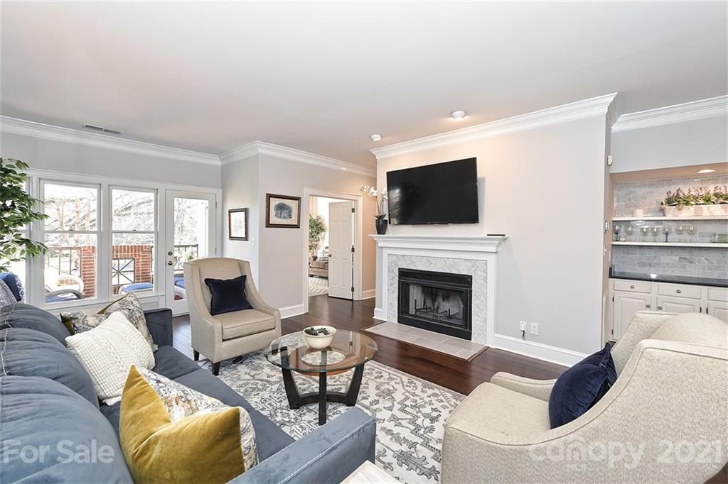 325 Queens Road, Unit 16 Charlotte, NC 28204 - Photo 11 of 39 Gallery Image 11