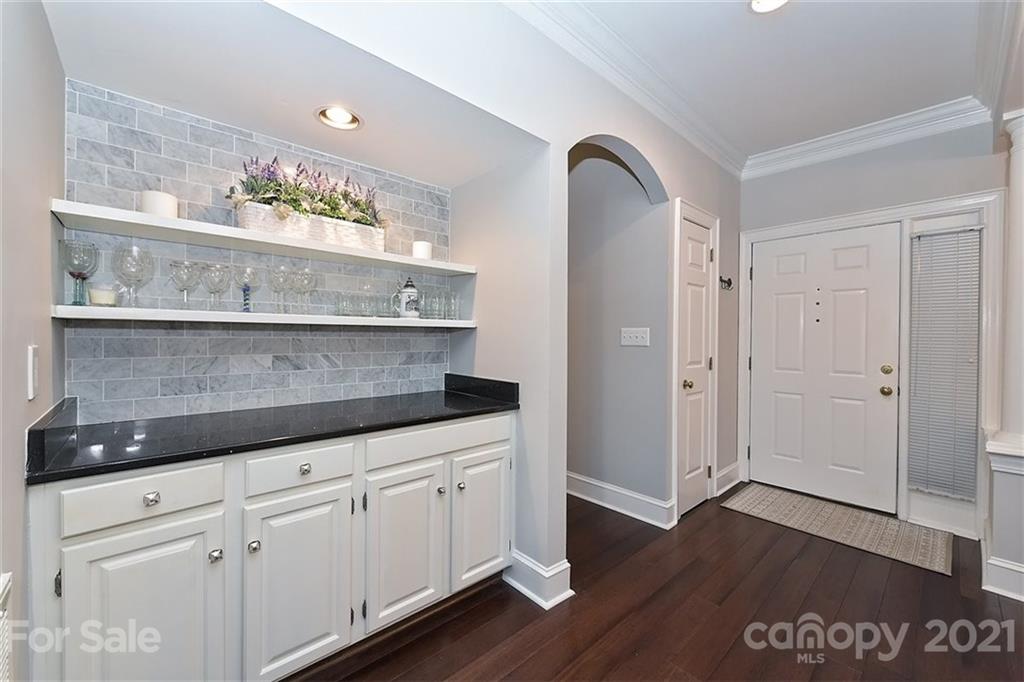 325 Queens Road, Unit 16 Charlotte, NC 28204 - Photo 17 of 39 Gallery Image 17