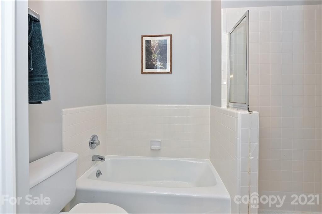 325 Queens Road, Unit 16 Charlotte, NC 28204 - Photo 29 of 39 Gallery Image 29