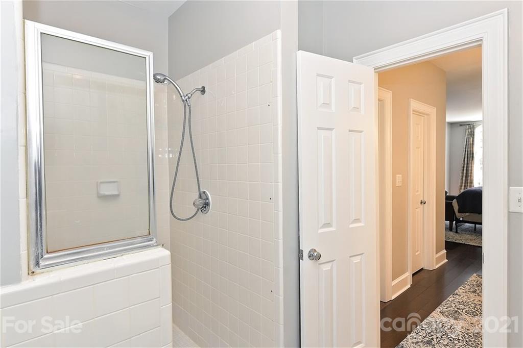 325 Queens Road, Unit 16 Charlotte, NC 28204 - Photo 30 of 39 Gallery Image 30