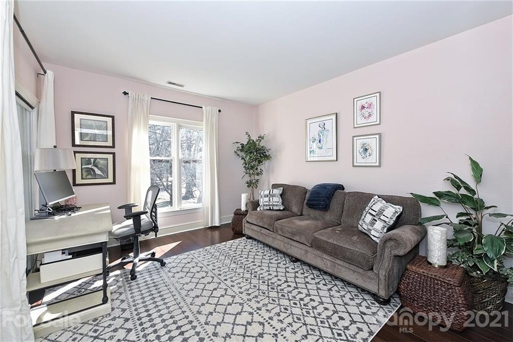 325 Queens Road, Unit 16 Charlotte, NC 28204 - Photo 33 of 39 Gallery Image 33