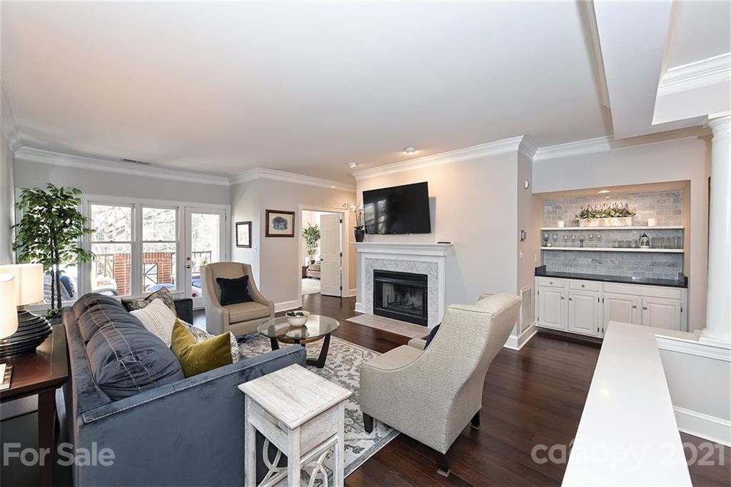325 Queens Road, Unit 16 Charlotte, NC 28204 - Photo 8 of 39 Gallery Image 8