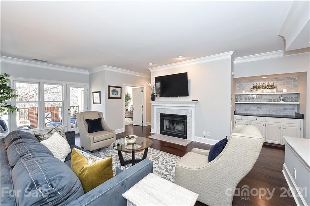 325 Queens Road, Unit 16 Charlotte, NC 28204 - Photo 10 of 39 Gallery Image 10