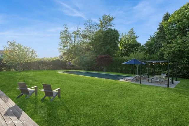 a view of a garden with a bench in the garden