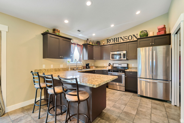 65 North 450 West Springville, UT 84663 - Photo 18 of 32 Beautiful kitchen with Stainless appliances!