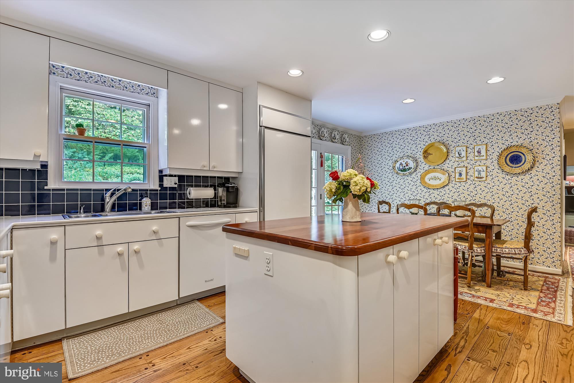 1717 Circle Road Baltimore, MD 21204 - Photo 18 of 96 Eat-in kitchen with center island